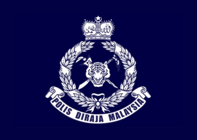 Wanita datang ke klinik karena pelepasan pengangkatan bayi