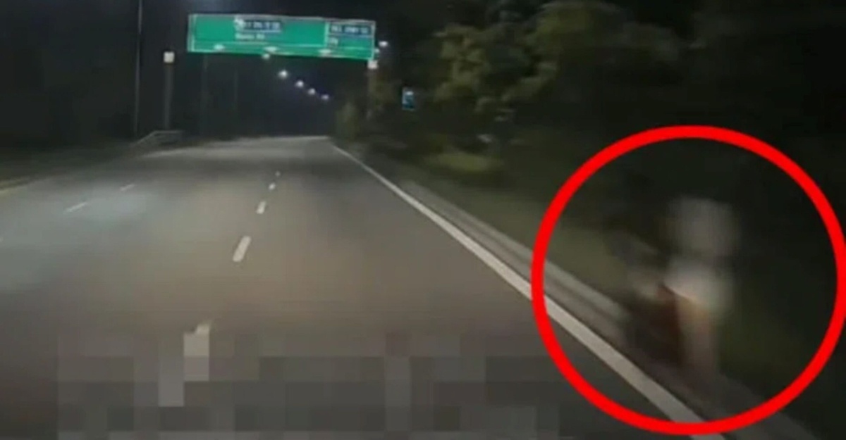 Wanita Misterius Mendorong Kereta Dorong Bayi di Jalan Raya Pukul 2 Pagi