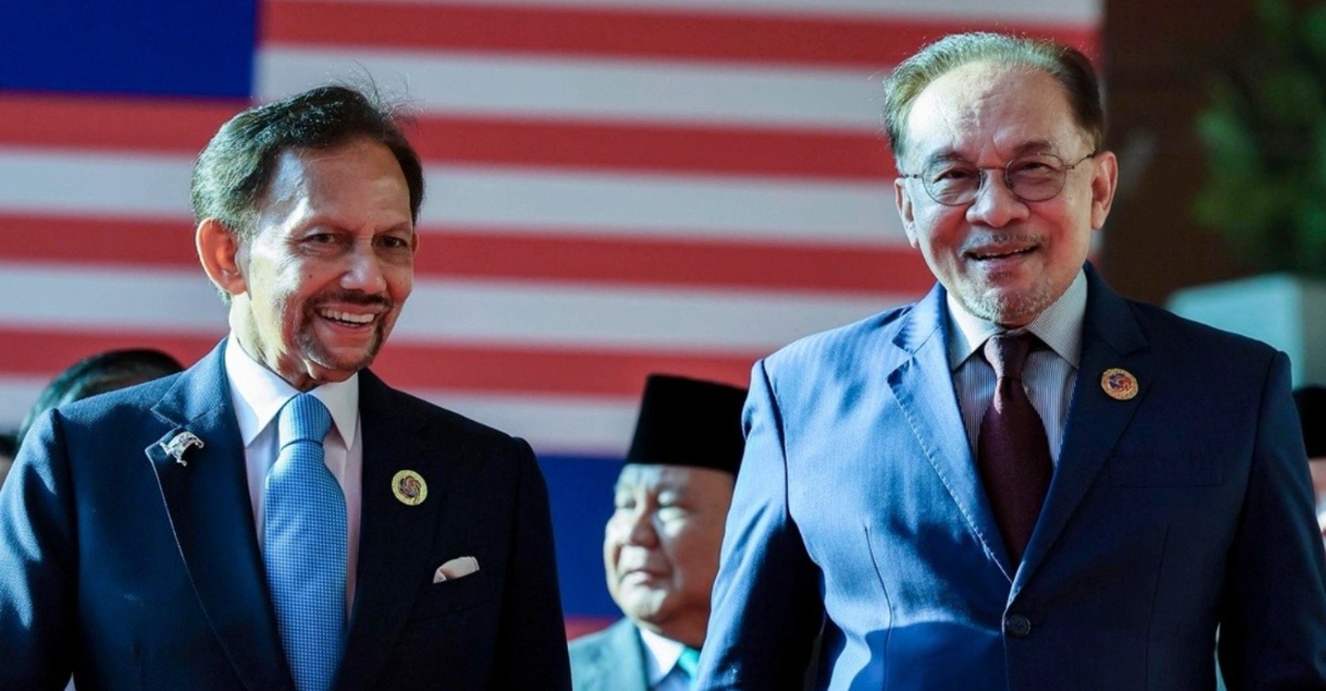 Sultan Brunei melakukan kunjungan nasional ke Malaysia dari 25 hingga 28 Agustus